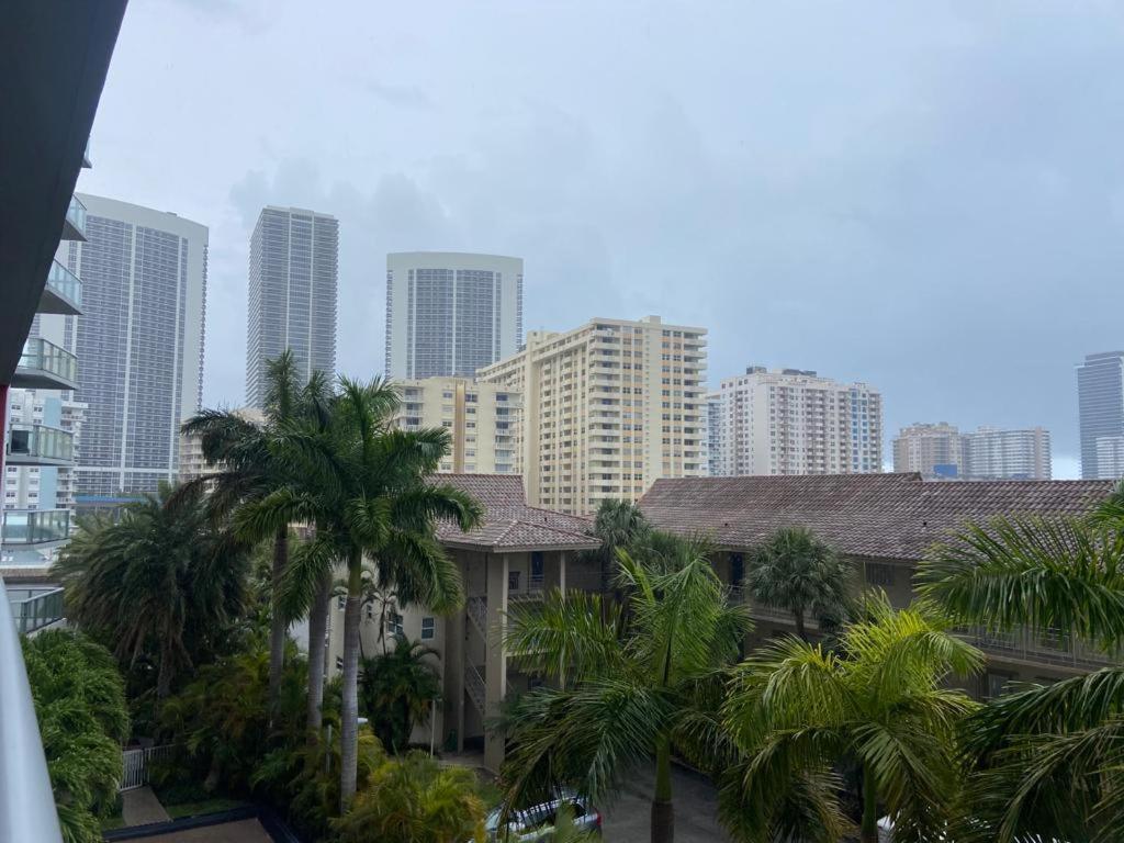 Amazing 1B-1B Apartment With Amazing View! 28A Hallandale Beach Exterior foto